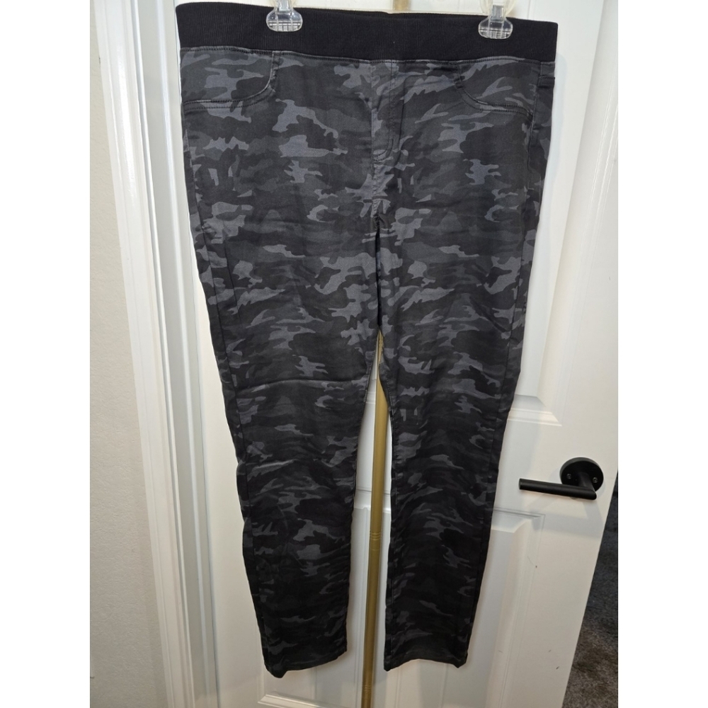 Camo Pull On Jegging Pants Elastic Stretch Waist Black Gray No Boundaries XXL 19